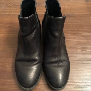 Steven Madden black booties